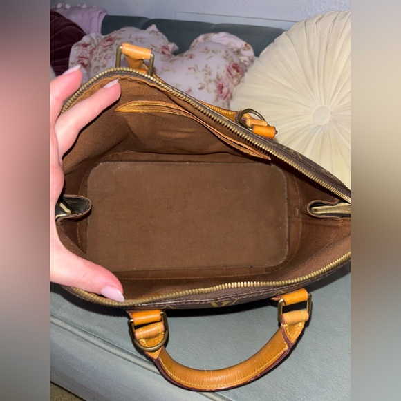 Louis Vuitton Alma PM - Picture 7 of 16